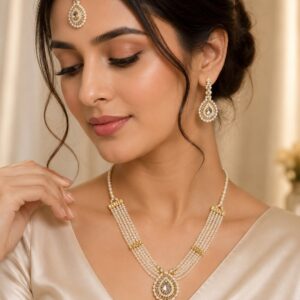Glossy Crystal Necklace Set With Earrings & Mangtika - White